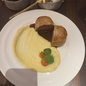 Gordon Ramsay Hell's Kitchen - Beef wellington - New American Near Me - Atlantic City, New Jersey