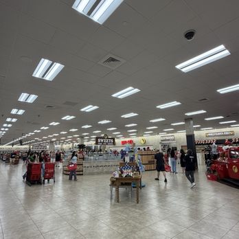 Buc-ee’s - Inside - Gas Stations Near Me - Goodyear, Arizona Buc-ee’s - Inside - Gas Stations Near Me - Goodyear, Arizona
