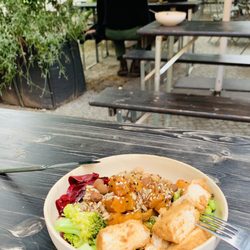 beets&roots - Protein bowl with chicken.
