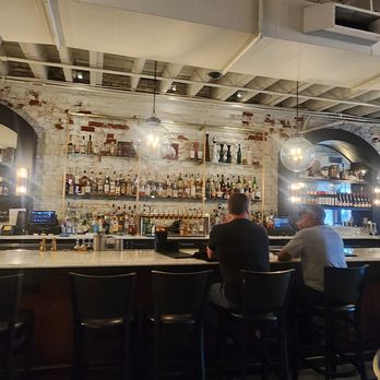 Vic's On the River - another bar view - Seafood Near Me - Savannah, Georgia