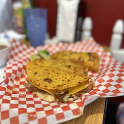Mami Felipa Cocina Mexicana - Birria queso taco