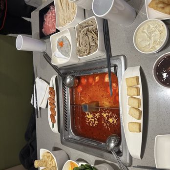 Haidilao Hotpot Flushing - Hot Pot Near Me - Flushing, New York