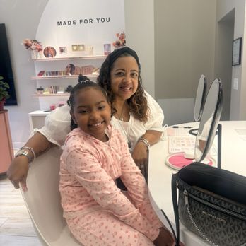 Lip Lab - Chicago - Londyn and me at the bar - Cosmetics & Beauty Supply Near Me - Chicago, Illinois Lip Lab - Chicago - Londyn and me at the bar - Cosmetics & Beauty Supply Near Me - Chicago, Illinois