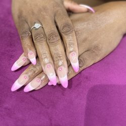 Pinkie Luxe Nail Salon & Spa - Gorgeous Ombre nail set by Traci