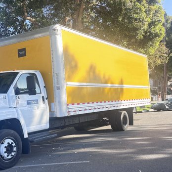 Highlight Moving - Their 24 foot moving truck! - Movers Near Me - Los Angeles, California Highlight Moving - Their 24 foot moving truck! - Movers Near Me - Los Angeles, California