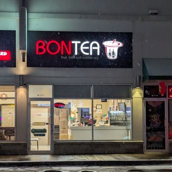 Bontea - Storefront on a snowy Thursday night - Bubble Tea Near Me - Scarborough, Ontario