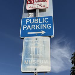 Hermosa Beach Tennis Courts - Public Parking Signage