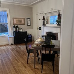 Hearthside Inn - Breakfast room