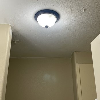 La Quinta Inn & Suites by Wyndham Mathis - Peeling bathroom ceiling - Hotels Near Me - Mathis, Texas La Quinta Inn & Suites by Wyndham Mathis - Peeling bathroom ceiling - Hotels Near Me - Mathis, Texas
