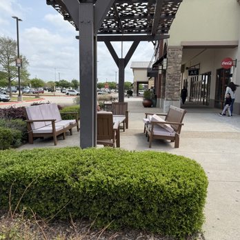 Allen Premium Outlets - Nice seating areas located in various spots throughout the outlet mall. - Shopping Centers Near Me - Allen, Texas Allen Premium Outlets - Nice seating areas located in various spots throughout the outlet mall. - Shopping Centers Near Me - Allen, Texas