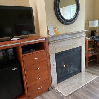 Deer Haven Inn - Fireplace in the room - Hotels Near Me - Pacific Grove, California