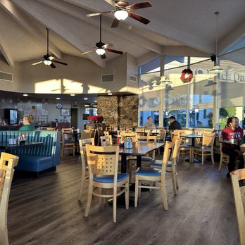 Margie's Diner - Inside - Diners Near Me - Paso Robles, California