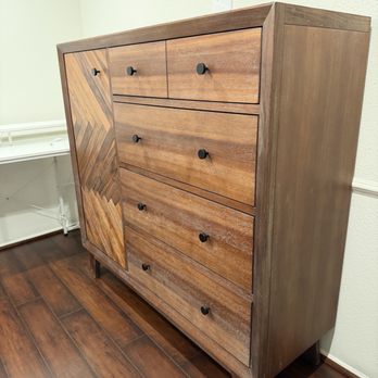Simple Moving Company - Very heavy, tall dresser. - Movers Near Me - Culver City, California Simple Moving Company - Very heavy, tall dresser. - Movers Near Me - Culver City, California