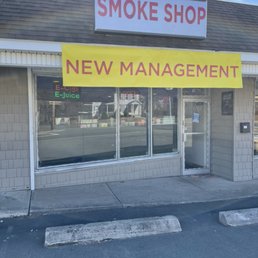 Exterior outside entrance of Kings Smoke Shop - Wallingford, Connecticut Exterior outside entrance of Kings Smoke Shop - Wallingford, Connecticut