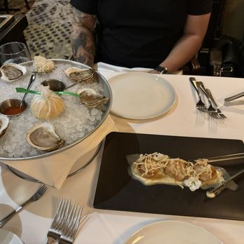 The David Duncan House - Oyster and seared scallops - Canadian (New) Near Me - North York, Ontario The David Duncan House - Oyster and seared scallops - Canadian (New) Near Me - North York, Ontario