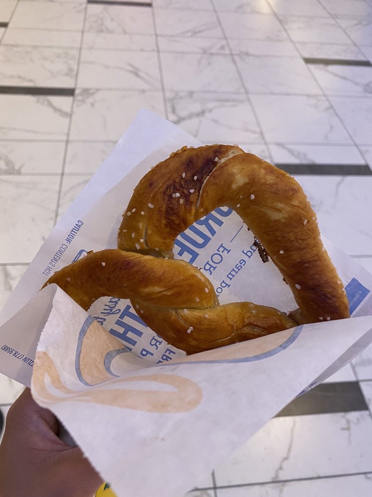 AUNTIE ANNE’S 13 Reviews 125 Easton Town Ctr, Columbus, Ohio