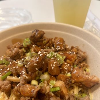 Senshi Ramen - Sesame Noodle Teriyaki chicken and yuzu Lemonade - Ramen Near Me - New York, New York Senshi Ramen - Sesame Noodle Teriyaki chicken and yuzu Lemonade - Ramen Near Me - New York, New York