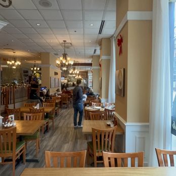 Meli Cafe - Inside the restaurant - Breakfast & Brunch Near Me - Chicago, Illinois