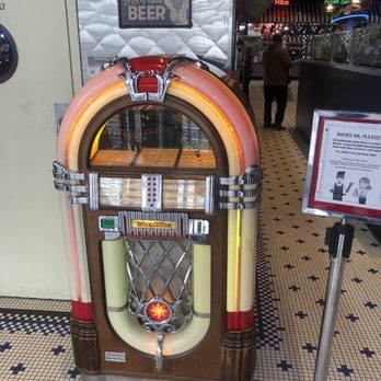 Portillo's Elmhurst - Juke box - Hot Dogs Near Me - Elmhurst, Illinois