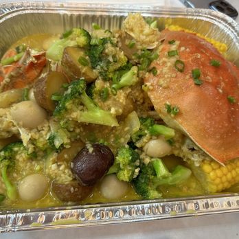 Lobster Now - Live (but no longer) crab with broccoli, potatoes and quail eggs - Seafood Near Me - Pomona, California