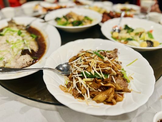 Fung's Kitchen by null