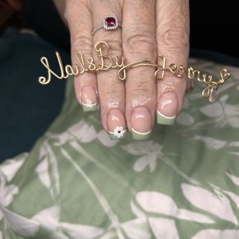 Sizo Salon - Sizo Nails with Jennifer - Hair Salons Near Me - Patterson, New York