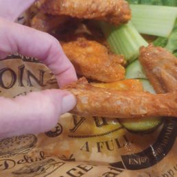 hard to eat, dry, rubbery wings