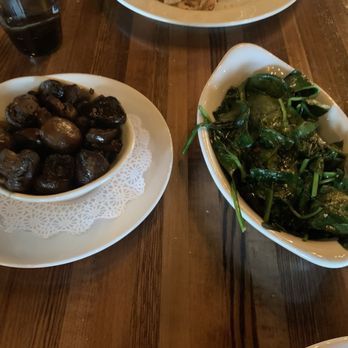 Beelow's Steakhouse - Sautéed button mushrooms and sautéed spinach with garlic - Steakhouses Near Me - Lake Zurich, Illinois