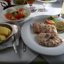 Landhaus Birkenhain - Viktoriabarschfilet in Butter mit Kräutern gebraten, dazu Kartoffeln und Salat