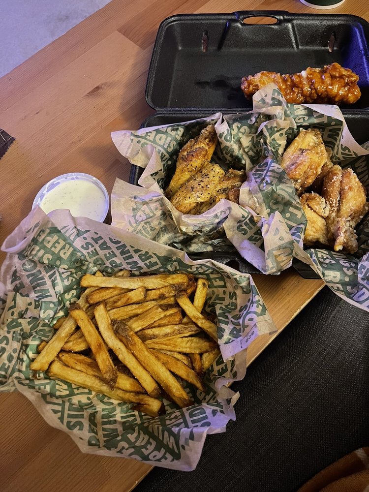 WINGSTOP Updated May 2024 14 Photos & 28 Reviews 2756 River Rd