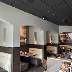 The Melting Pot - Clean and luxurious dining booths