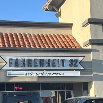 Fahrenheit 32 - Ice Cream & Frozen Yogurt Near Me - El Paso, Texas