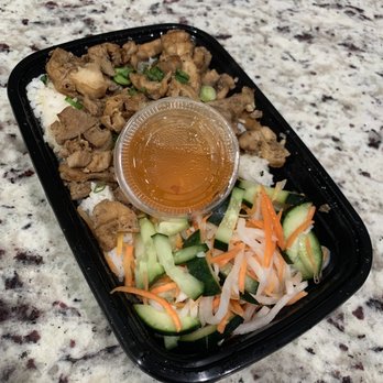 Mami Tran - Chicken rice bowl, the rice was so soft and well cooked and the chicken was very flavorful - Food Trucks Near Me Mami Tran - Chicken rice bowl, the rice was so soft and well cooked and the chicken was very flavorful - Food Trucks Near Me