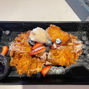 Hubbard Inn - Chicken and waffles - Bars Near Me - Chicago, Illinois