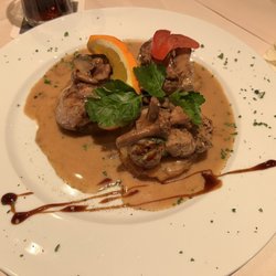 Gasthaus Zur Linde - Gegrillte Schweinemedaillons auf Kartoffelrösti mit feiner Pfifferlingrahmsauce