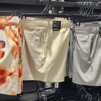 DICK'S Sporting Goods - Sporting Goods Near Me - Santa Clarita, California DICK'S Sporting Goods - Sporting Goods Near Me - Santa Clarita, California