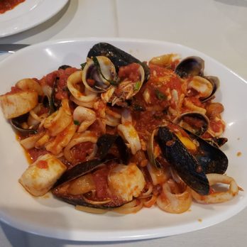 Mannino's Italian Kitchen & Lounge - linguine and seafood - Italian Near Me - Commack, New York