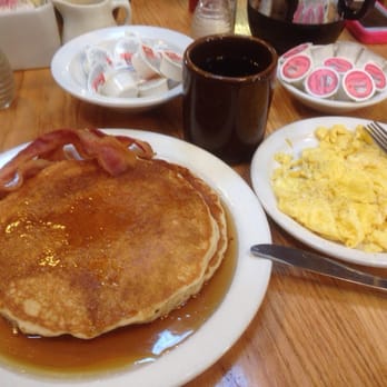 Log Cabin - Basic pancake breakfast... Very good!!! - New Mexican Cuisine Near Me - Ruidoso, New Mexico