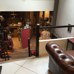 Abao - Sofas on various floor levels and a view of the coffee/tea bar