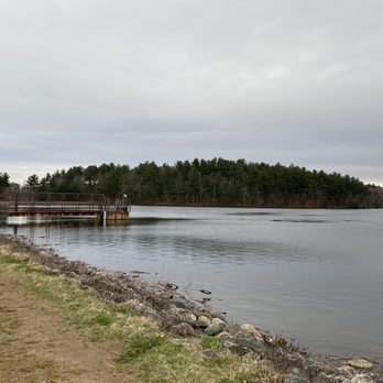 Mill Pond Reservoir - calm water vibes - Lakes Near Me - Burlington, Massachusetts