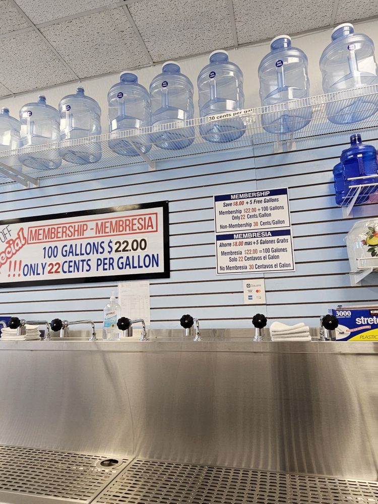 Holiday Pure Water Logo