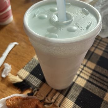 Dalton Dari-Ette - Mint Ch. Chip shake - American Near Me - Dalton, Ohio