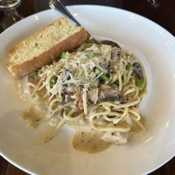 Blackfin - Chicken linguine with asparagus & mushrooms - Pubs Near Me - Comox, British Columbia