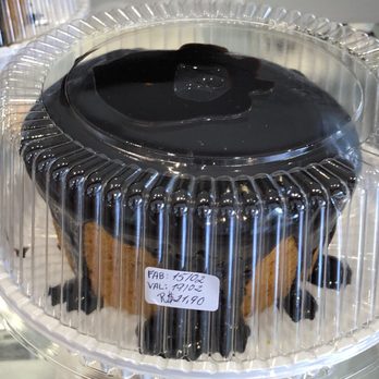 Cannelle - Carrot cake with chocolate icing - Desserts Near Me - Brasília, DF Cannelle - Carrot cake with chocolate icing - Desserts Near Me - Brasília, DF