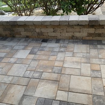 Sol Landscape - Roman stone sitting wall with ledge lights - Landscaping Near Me Sol Landscape - Roman stone sitting wall with ledge lights - Landscaping Near Me