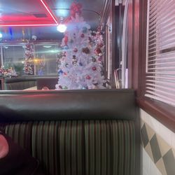 Rhonda’s Emerald Diner - Xmas time is here