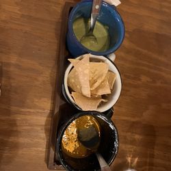 Los Huacales - Chips and salsa, very good and free!