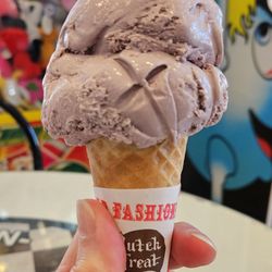 Terry's Old Fashion Ice Cream Shop - Kiddie size black raspberry ice cream