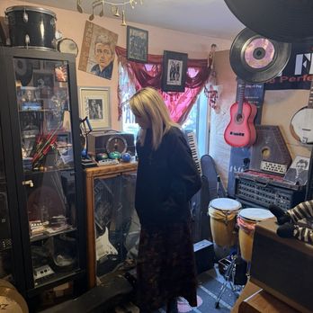 Woodys Mercantile - Music room - Jewelry Near Me - Crestline, California Woodys Mercantile - Music room - Jewelry Near Me - Crestline, California