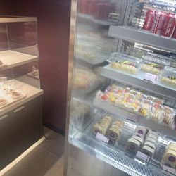 Sweet Hut Bakery Cafe - Cold case